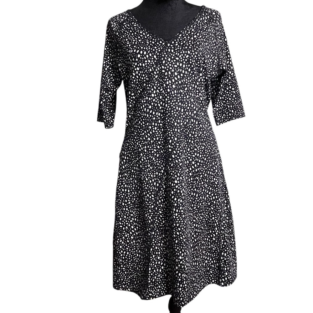 Title Nine NWT Cafe Sleeve Spiral Seam Dress Dot Black White Athleisure Dress M - Picture 2 of 14
